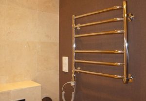 Установка электрического полотенцесушителя в ванной в Нефтекамске